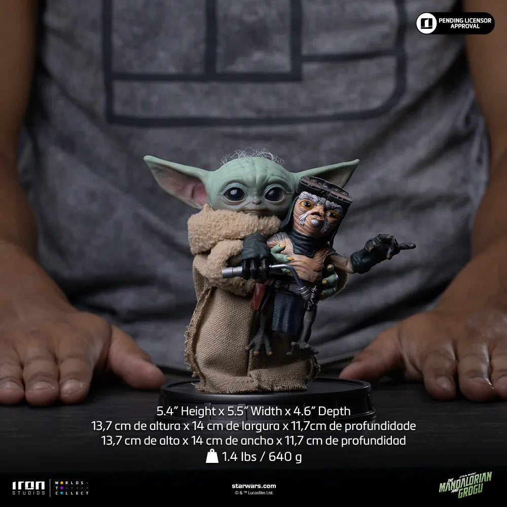 IRON STUDIOS - ORI MANDALORIAN & GROGU MOVIE GROGU NO SQUEEZY LEGACY 1/4 STATUA 13.7 cm