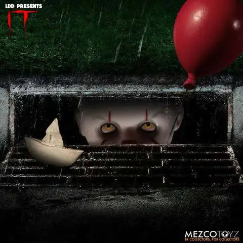 MEZCO TOYS LDD IT 2017 PENNYWISE BAMBOLA 25 cm