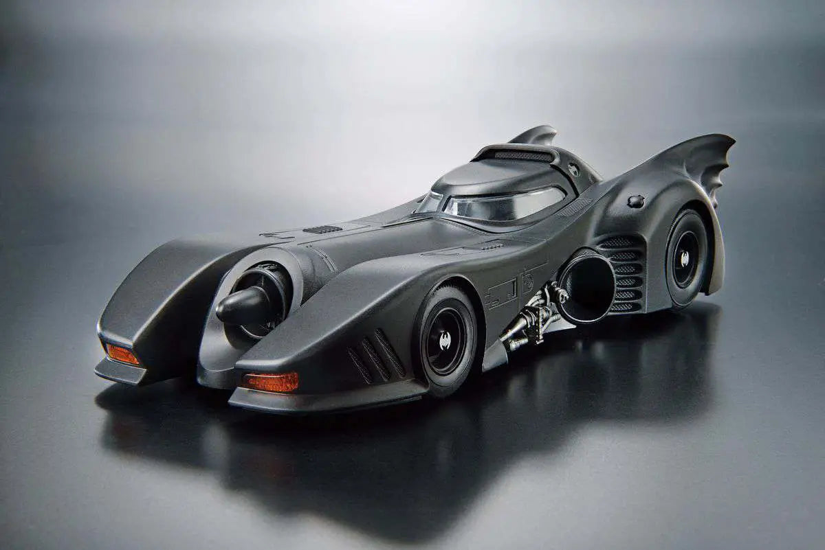 BANDAI BATMAN 1989 BATMOBILE 1/35 MODEL KIT 33 cm