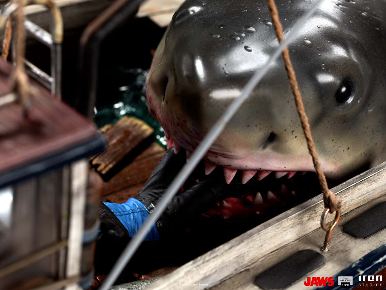 IRON STUDIOS JAWS ATTACK DEMI ART 1/20 STATUA 79 cm