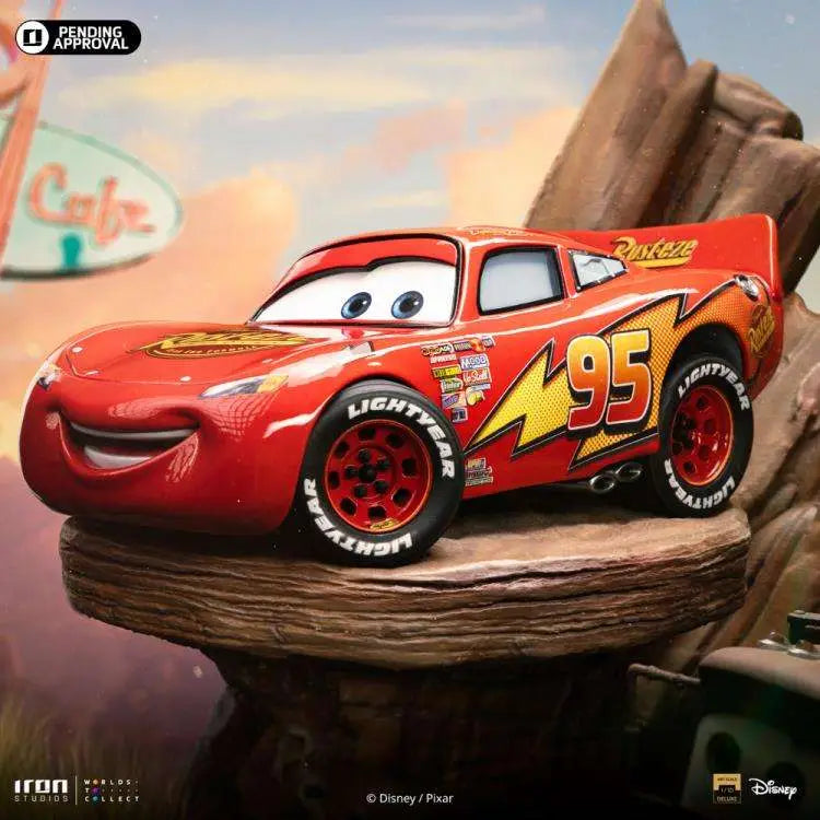IRON STUDIOS CARS LIGHTNING MCQUEEN + TOW MATER DLX ST 1/10 1/10 STATUA 37 cm