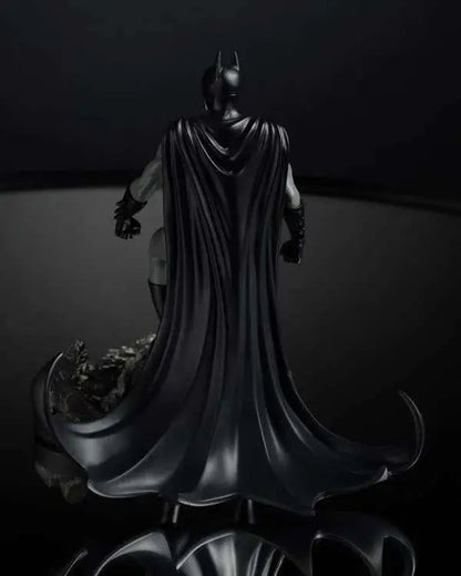 DC DIRECT BATMAN BLACK & WHITE BY BJORN BARENDS STATUE