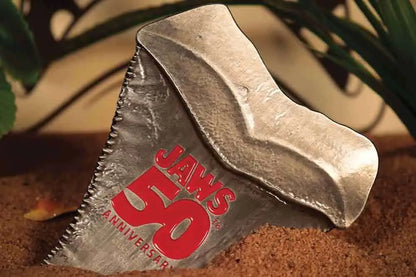 FANATTIK JAWS 50TH ANNIVERSARY SHARK TOOTH MEDALLION REPLICA 9x7 cm