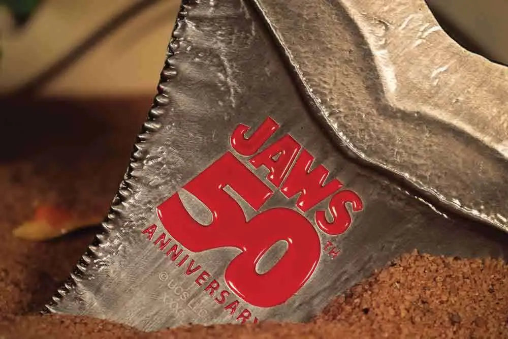 FANATTIK JAWS 50TH ANNIVERSARY SHARK TOOTH MEDALLION REPLICA 9x7 cm