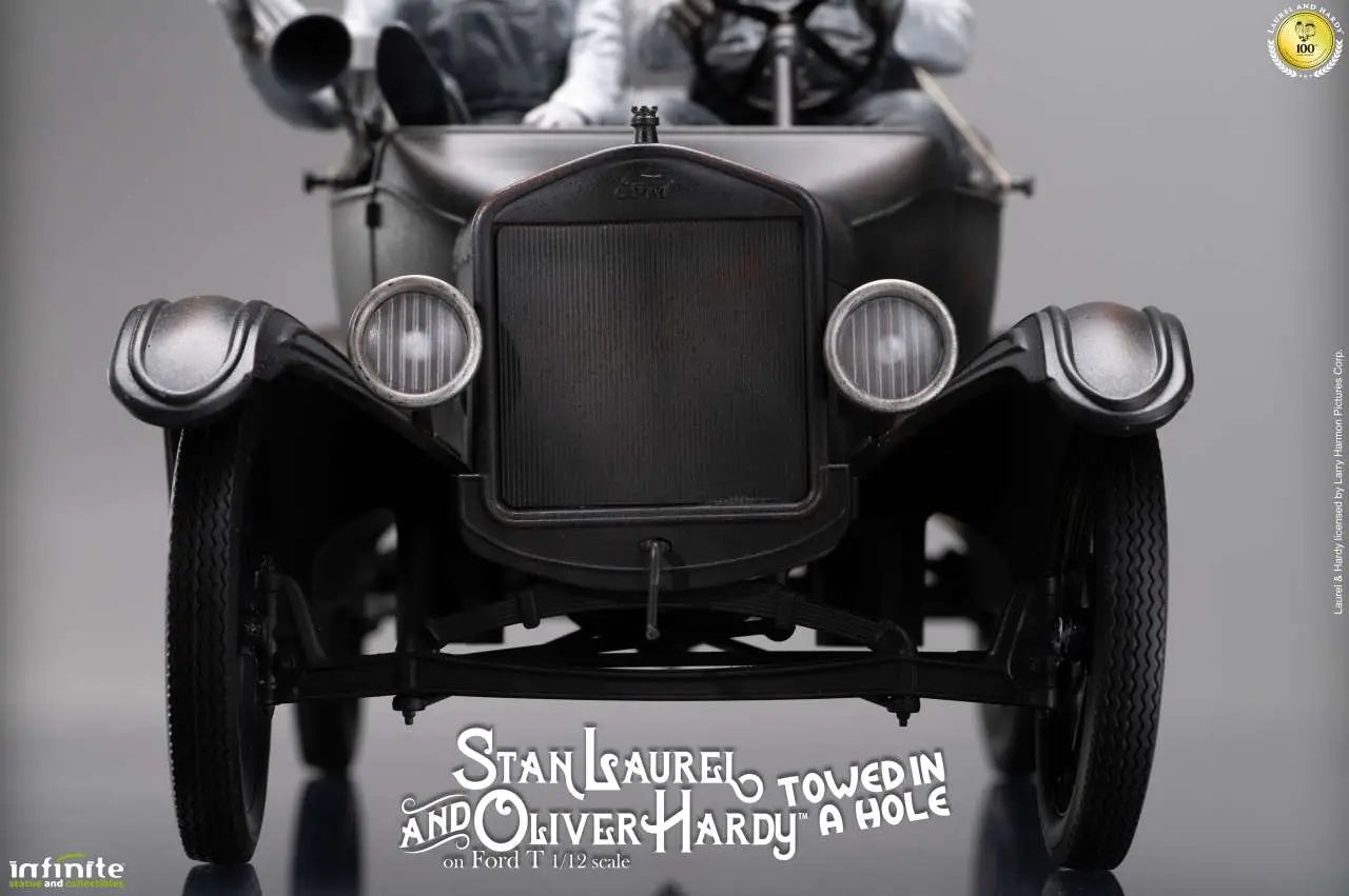 INFINITE STATUE LAUREL & HARDY TOWED HOLE FORD T SCALE 1/12 STATUA 29.5 x 15 x 18 cm / 11.61 x 5.91 x 7.09 inches