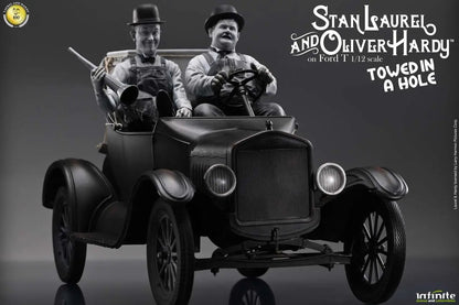 INFINITE STATUE LAUREL & HARDY TOWED HOLE FORD T SCALE 1/12 STATUA 29.5 x 15 x 18 cm / 11.61 x 5.91 x 7.09 inches