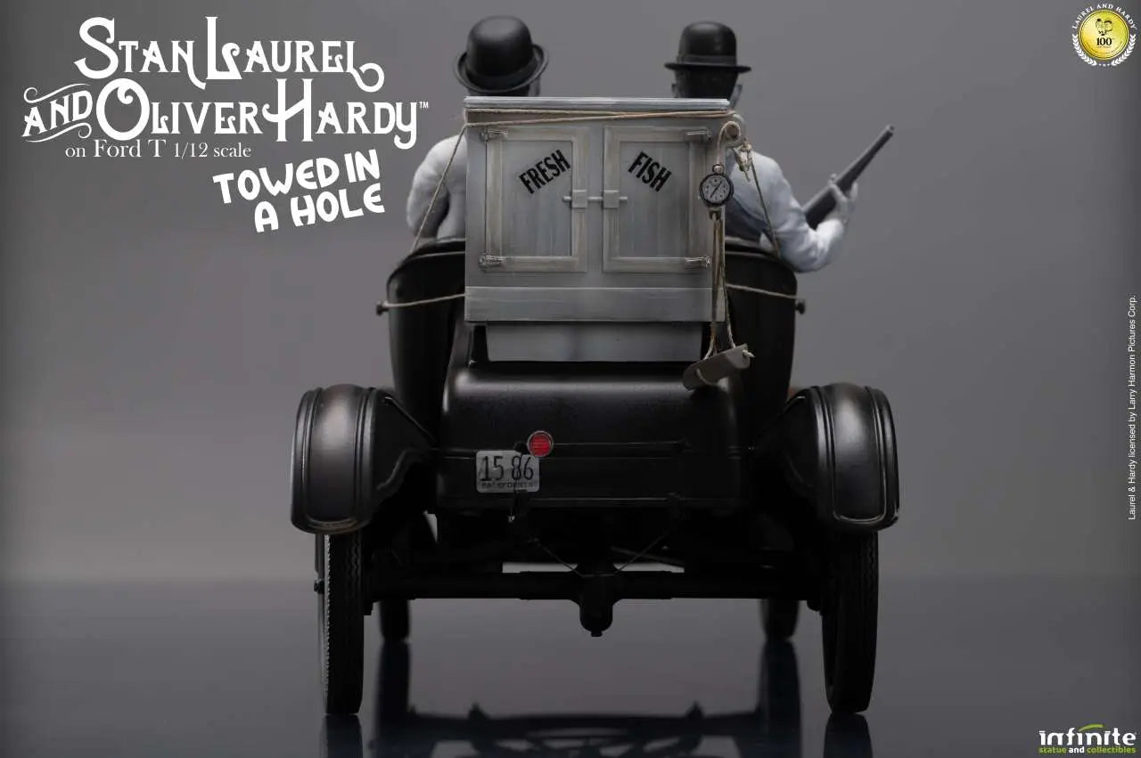 INFINITE STATUE LAUREL & HARDY TOWED HOLE FORD T SCALE 1/12 STATUA 29.5 x 15 x 18 cm / 11.61 x 5.91 x 7.09 inches