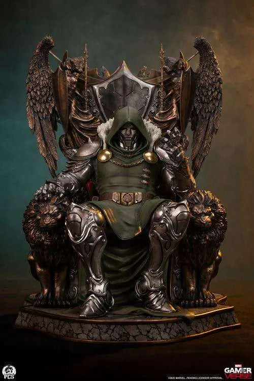 PCS - MARVEL RIVALS DR. DOOM 1:3 STATUA 67.3 cm (H) × 50,8 cm (W) × 50,8 cm (D)
