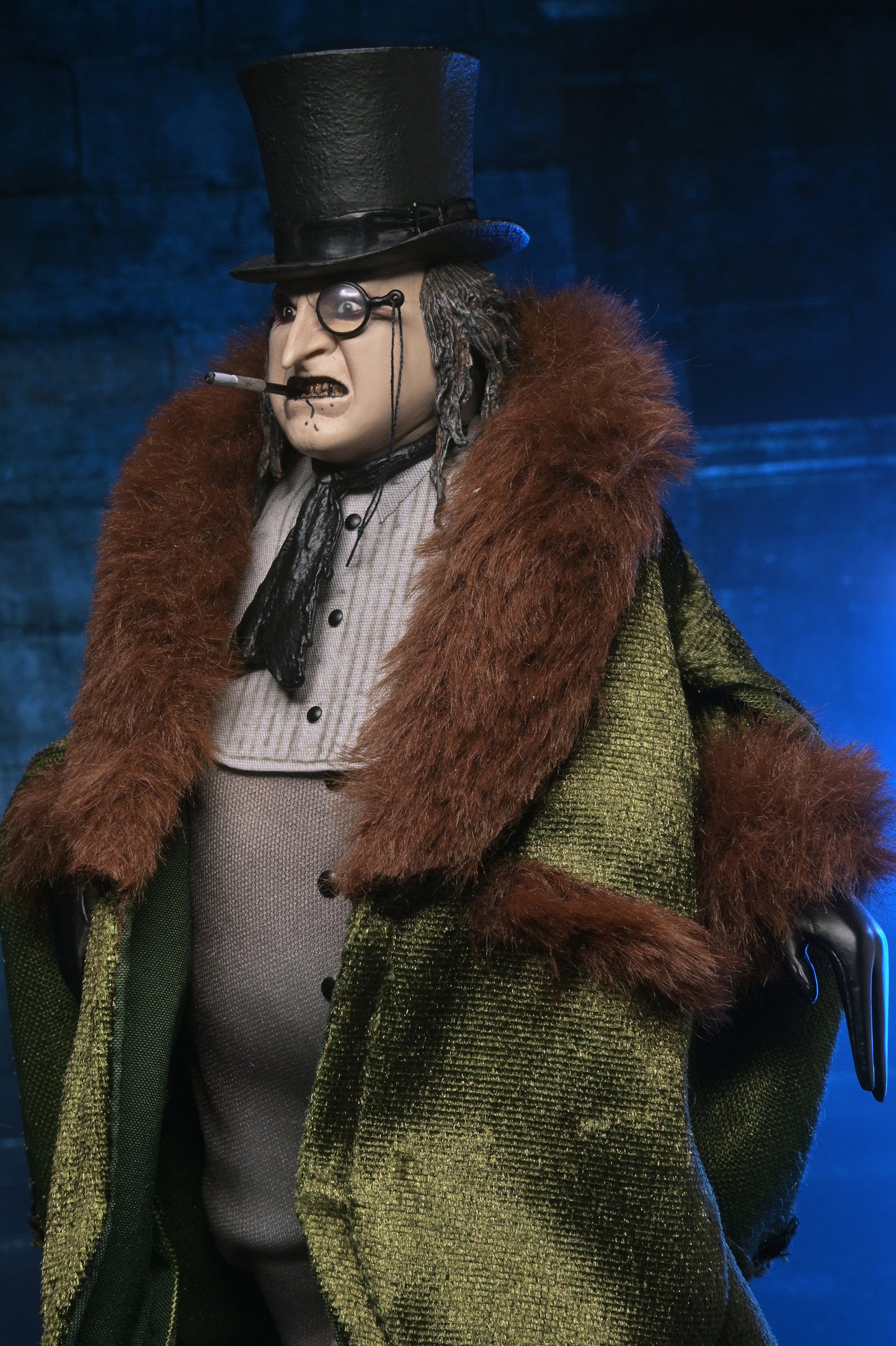 NECA BATMAN RETURNS PENGUIN CLOTHED AF ACTION FIGURE 20 cm