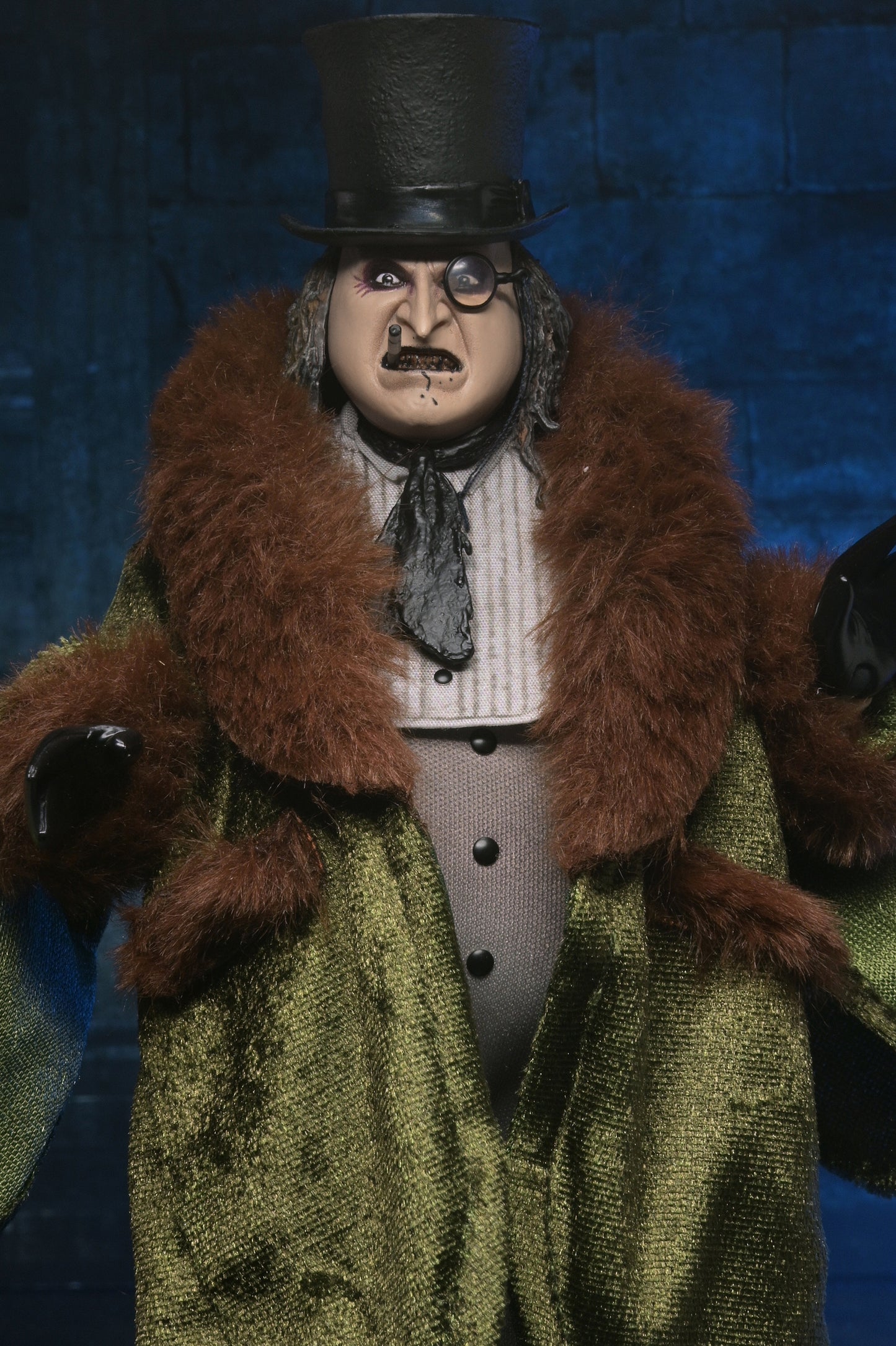 NECA BATMAN RETURNS PENGUIN CLOTHED AF ACTION FIGURE 20 cm