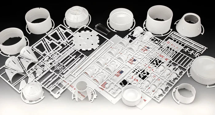 APOLLO 11 SATURN V ROCKET GIFT SET