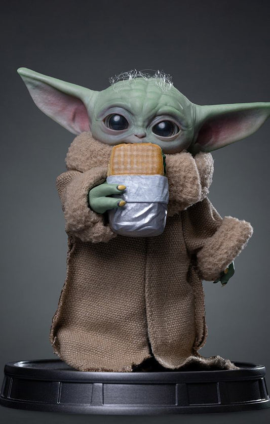 IRON STUDIOS MANDALORIAN & GROGU MOVIE GROGU FOOD CART SNACK LEGACY 1/4 STATUA 13.9 cm