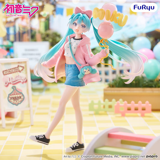 FURYU HATSUNE MIKU THEME PARK DATE MUCHUTE FIGURA 19 cm