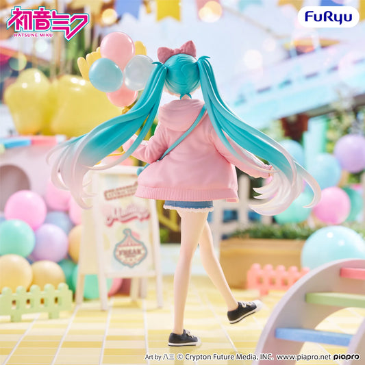 FURYU HATSUNE MIKU THEME PARK DATE MUCHUTE FIGURA 19 cm