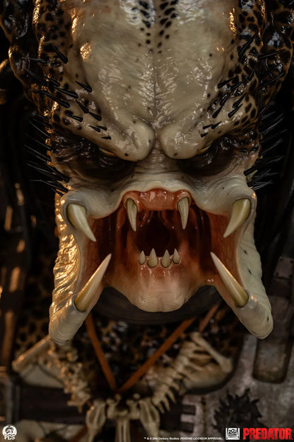 PREDATOR 1:2 SCALE STATUE