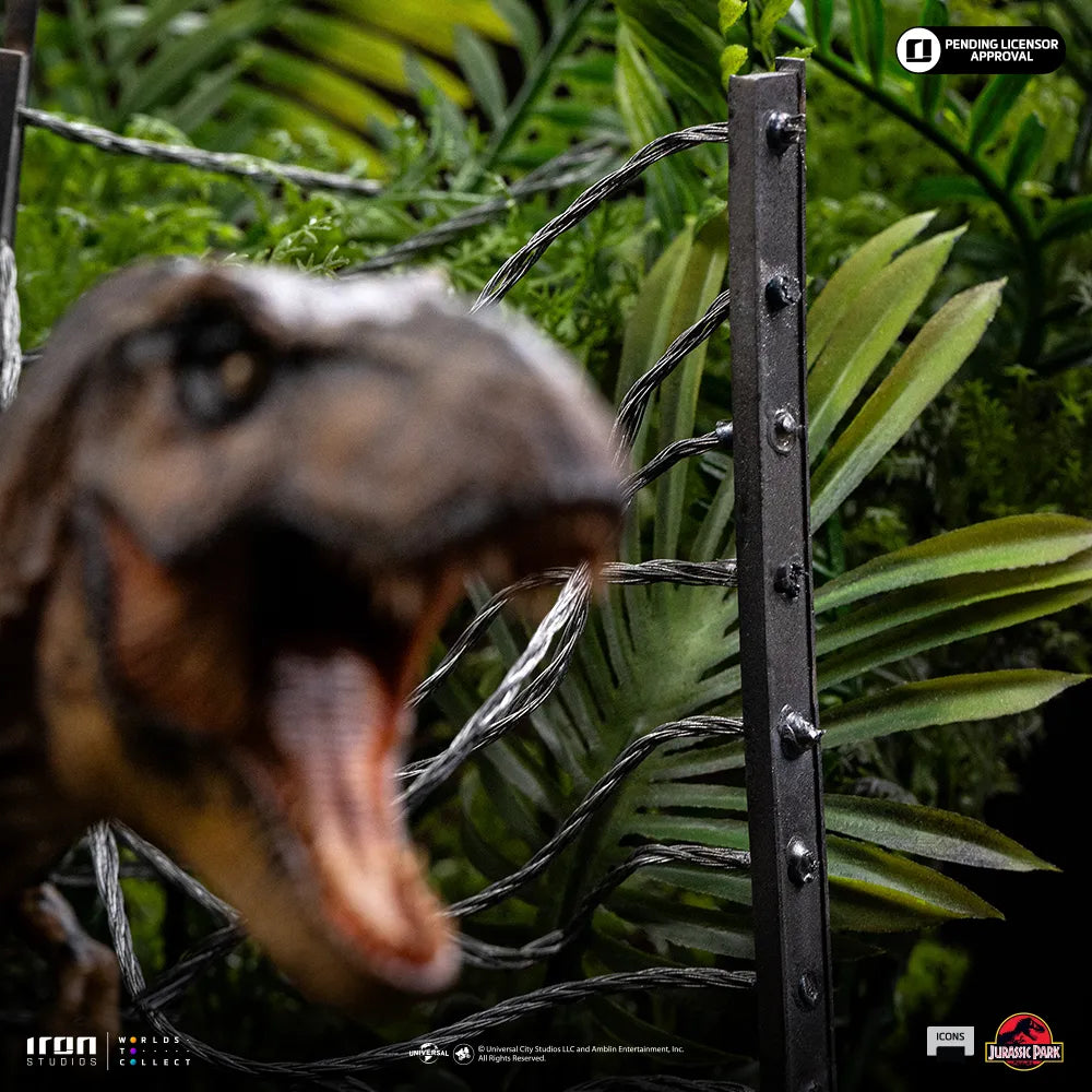 JURASSIC PARK ICONS T-REX BREAKOUT SET A STATUE