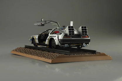 BTTF TIME MACHINE FROM BACK TO THE FUTURE PART I WITH FIGURE MK 1/24