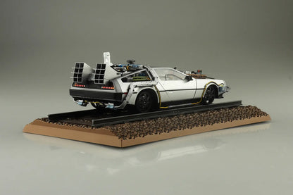 BTTF TIME MACHINE FROM BACK TO THE FUTURE PART I WITH FIGURE MK 1/24