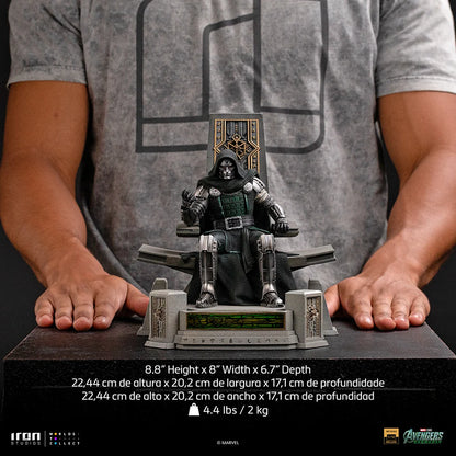 IRON STUDIOS - DOOM AVENGERS:DOOMSDAY DOCTOR DOOM THRONE 1/10 STATUA 22 cm