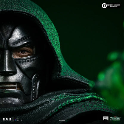 IRON STUDIOS - DOOM AVENGERS:DOOMSDAY DOCTOR DOOM LEGACY REPLICA 1/4 STATUA 67 cm