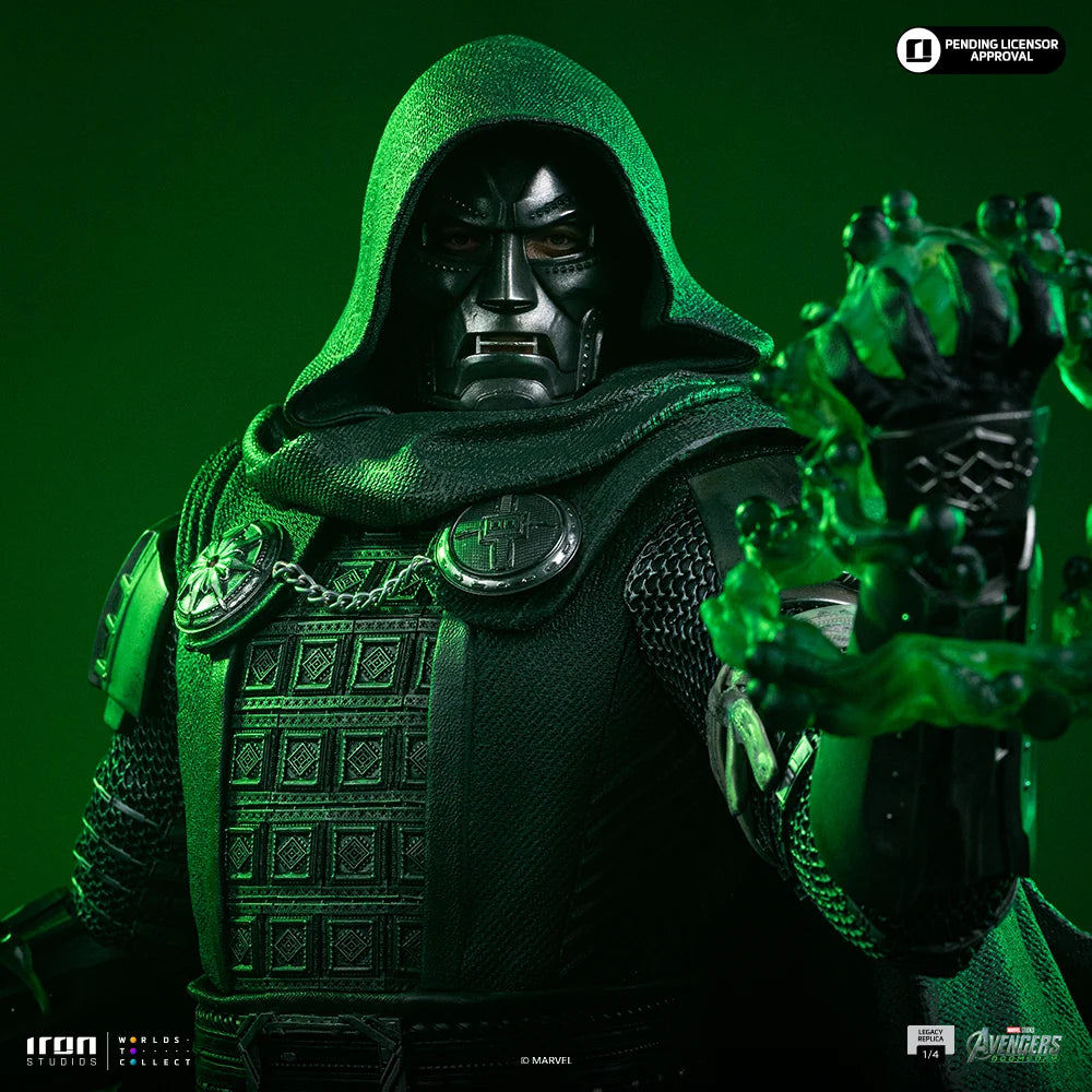 IRON STUDIOS - DOOM AVENGERS:DOOMSDAY DOCTOR DOOM LEGACY REPLICA 1/4 STATUA 67 cm