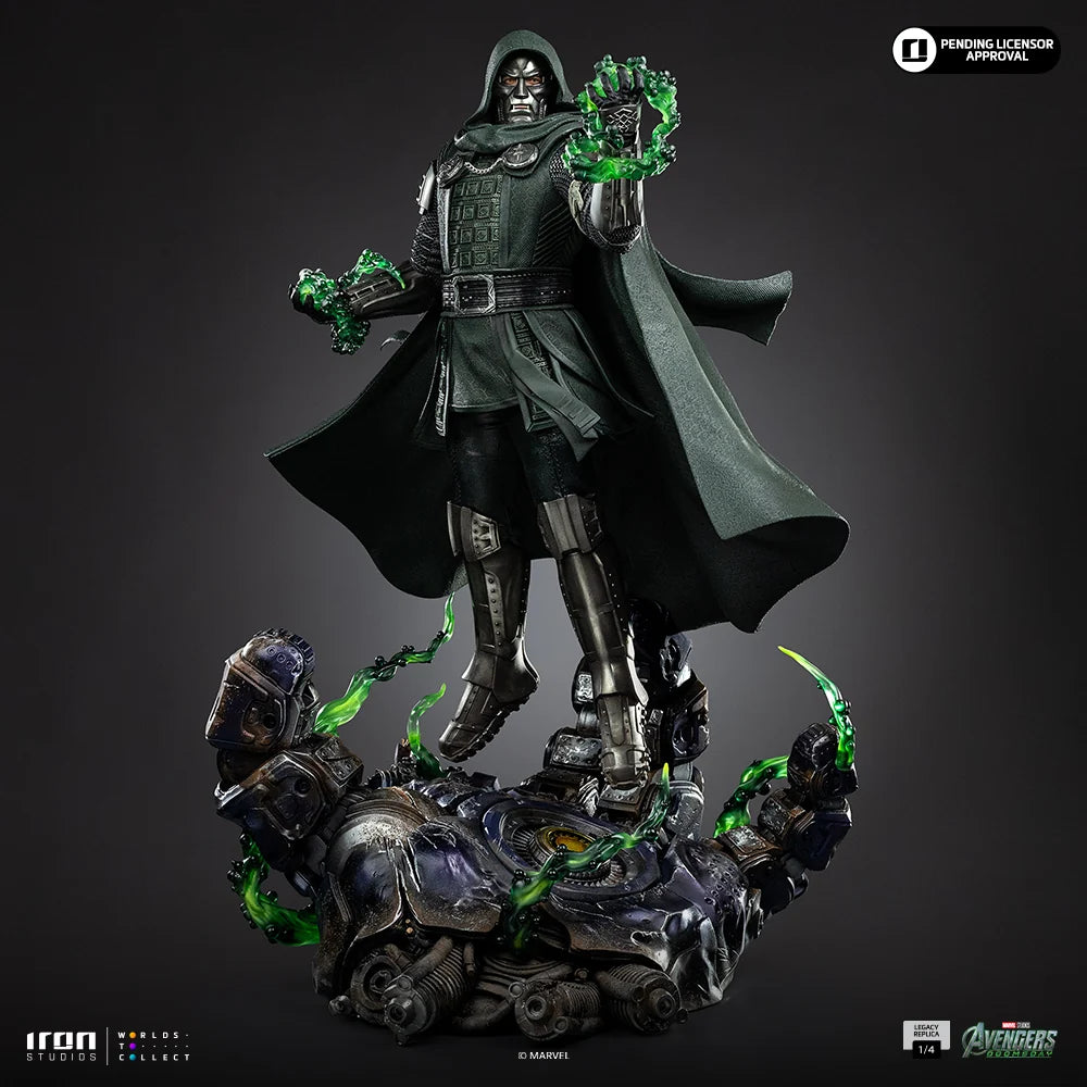 IRON STUDIOS - DOOM AVENGERS:DOOMSDAY DOCTOR DOOM LEGACY REPLICA 1/4 STATUA 67 cm