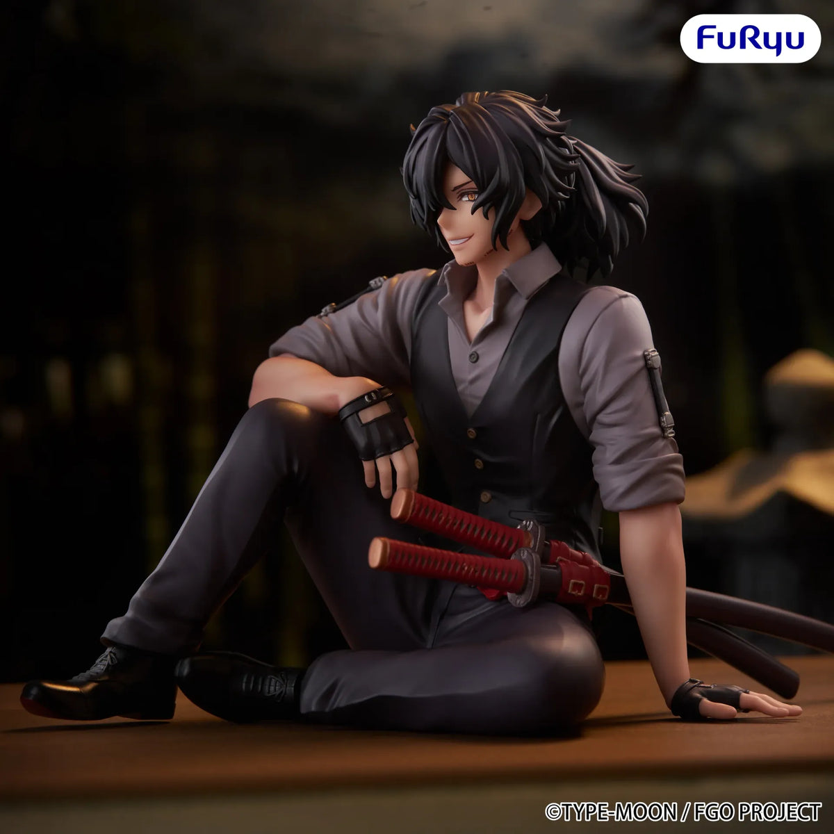 FURYU - FATE FATE/GRAND ORDER ASSASSIN IZOU AWESOME DAPPER SUIT NOODLE STOPPER FIGURA 9 cm