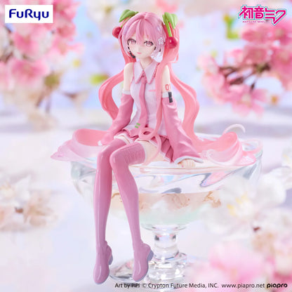 FURYU - HATSUNE MIKU HATSUNE MIKU SAKURA MIKU 2026 SMILE NOODLE STOPPER FIGURA 14 cm