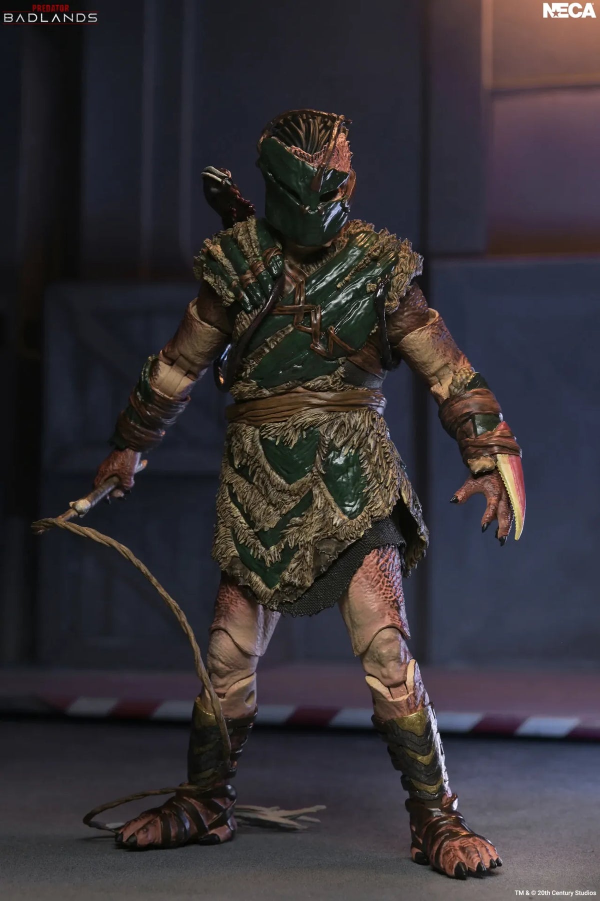 PREDATOR BADLANDS DEK BONE BISON ARMOR ULTIMATE ACTION FIGURE