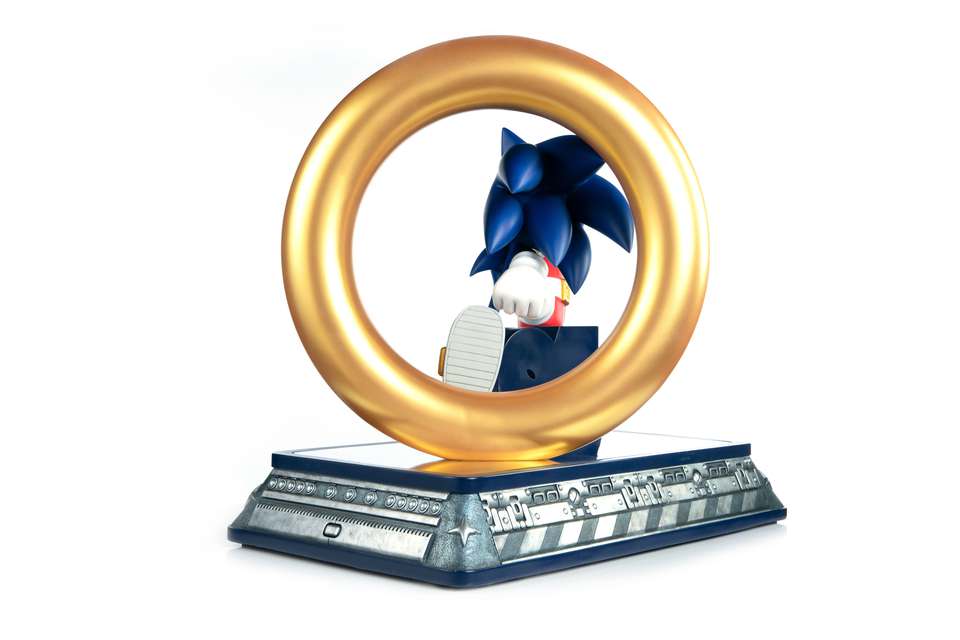SONIC THE HEDGEHOG 30th ANN STATUE