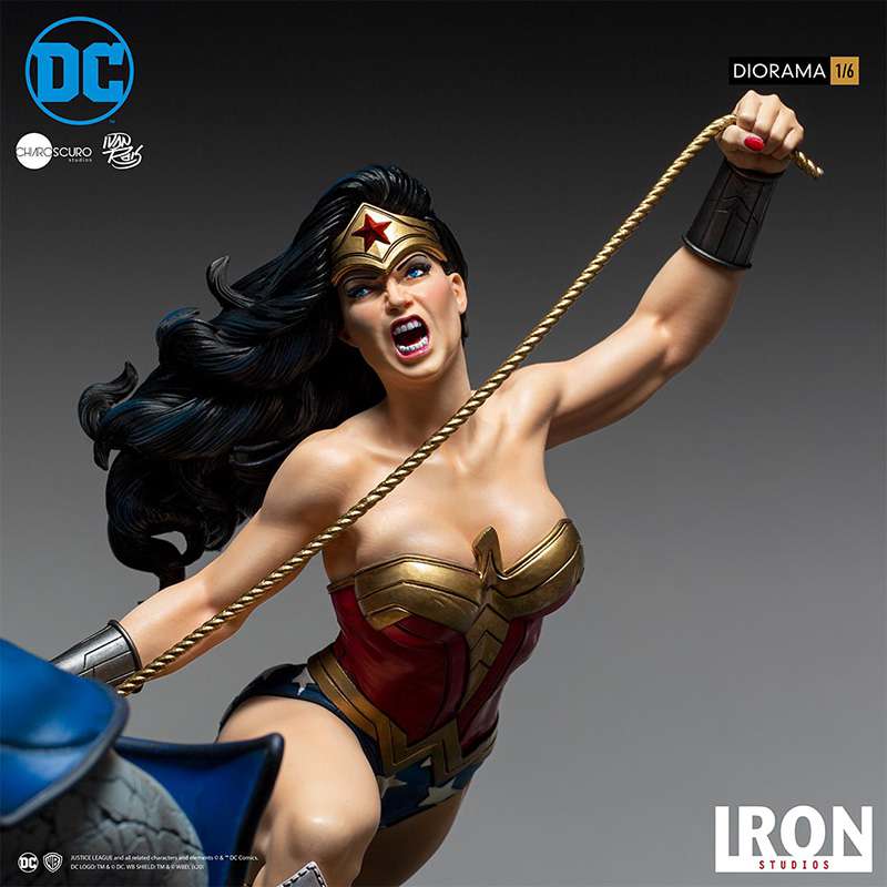 WONDER WOMAN VS DARKSEID 1/6 DIORAMA