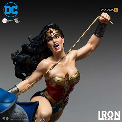 WONDER WOMAN VS DARKSEID 1/6 DIORAMA
