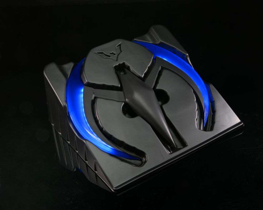 BATMAN BEYOND BATARANG BLUE REPLICA
