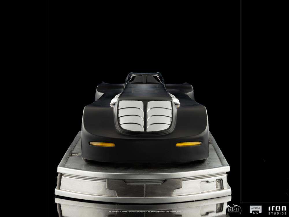 BATMAN TAS BATMOBILE 1/10 STATUE