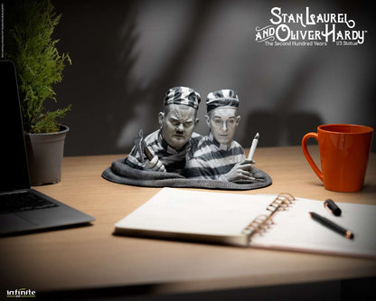 INFINITE STATUE STAN LAUREL & OLIVER HARDY 1/3 STATUA 29 cm