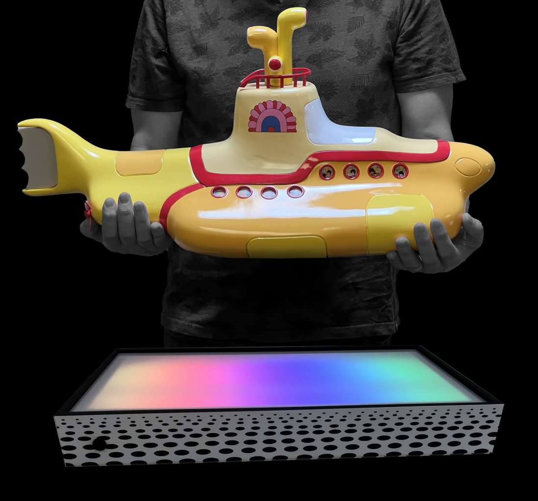 FACTORY ENT BEATLES YELLOW SUBMARINE STUDIO SCALE MODEL REPLICA 68 cm