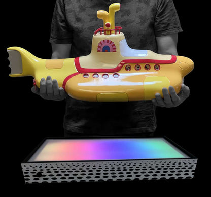 FACTORY ENT BEATLES YELLOW SUBMARINE STUDIO SCALE MODEL REPLICA 68 cm