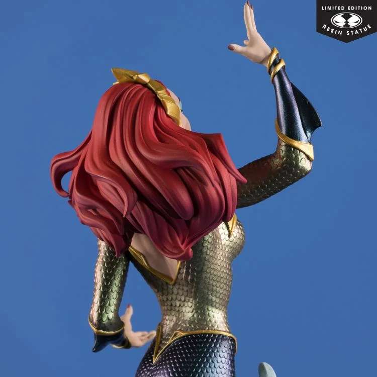 DC COVER GIRLS MERA BY CAMPBELL STATUE