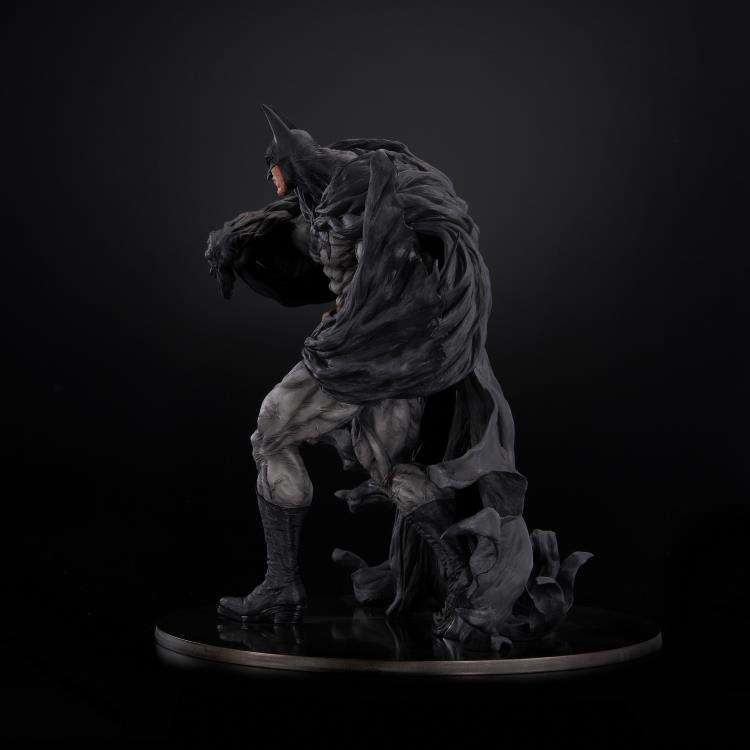 DC COMICS SOFBINAL SOFT VINILE STATUA BATMAN HARD BLACK VER. 35 CM UNION CREATIVE