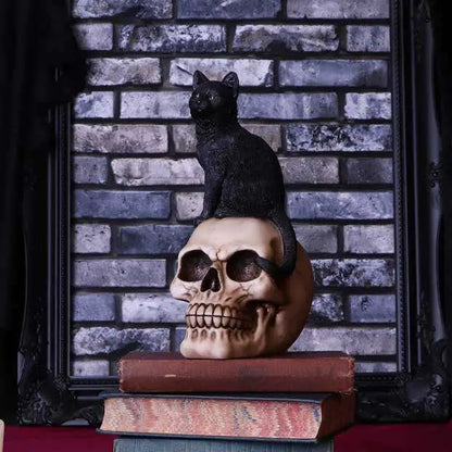 FAMILIAR FATE SKULL STATUE