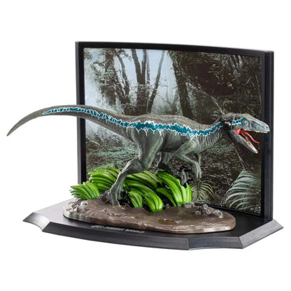 NOBLE COLLECTIONS JURASSIC PARK VELOCIRAPTOR BLUE DIORAMA 19 cm