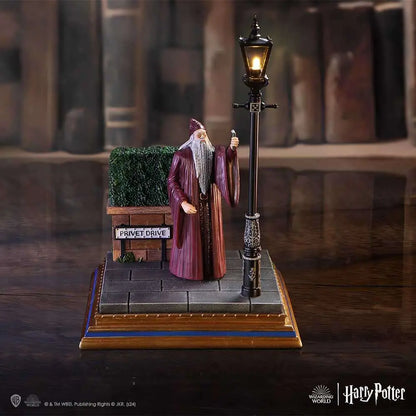 NEMESIS NOW - HARRY POTTER PRIVET DRIVE LIGHT UP FIGURINE FIGURA 15 cm
