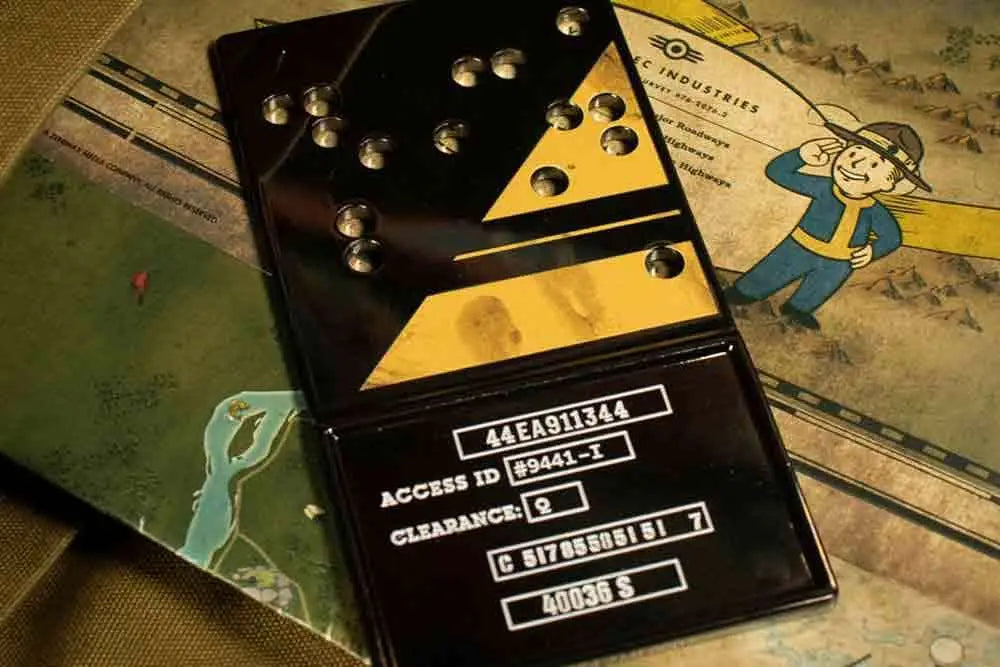 FANATTIK FALLOUT - LIMITED EDITION NUCLEAR KEYCARD REPLICA LIMITED EDITION