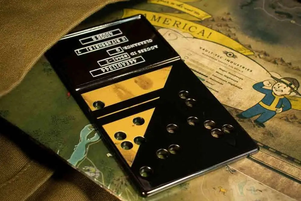 FANATTIK FALLOUT - LIMITED EDITION NUCLEAR KEYCARD REPLICA LIMITED EDITION