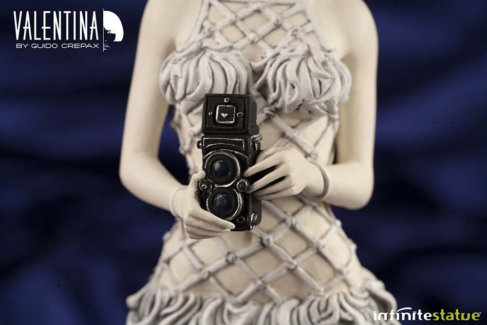 CREPAX VALENTINA STATUE