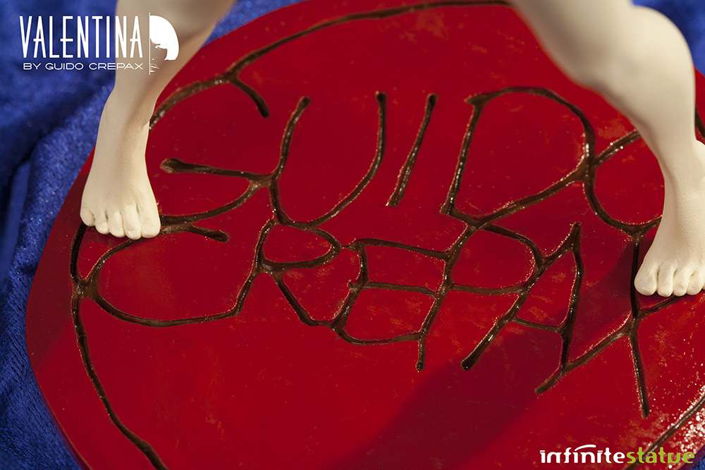 CREPAX VALENTINA STATUE