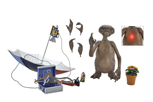 E.T. 40TH ANNIVERSARY DELUXE LED CHEST ACTION FIGURE