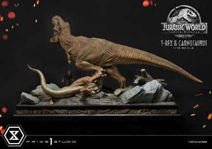 PRIME 1 JURASSIC WORLD FK T-REX/CARNOTAURUS STAT STATUA 49 cm