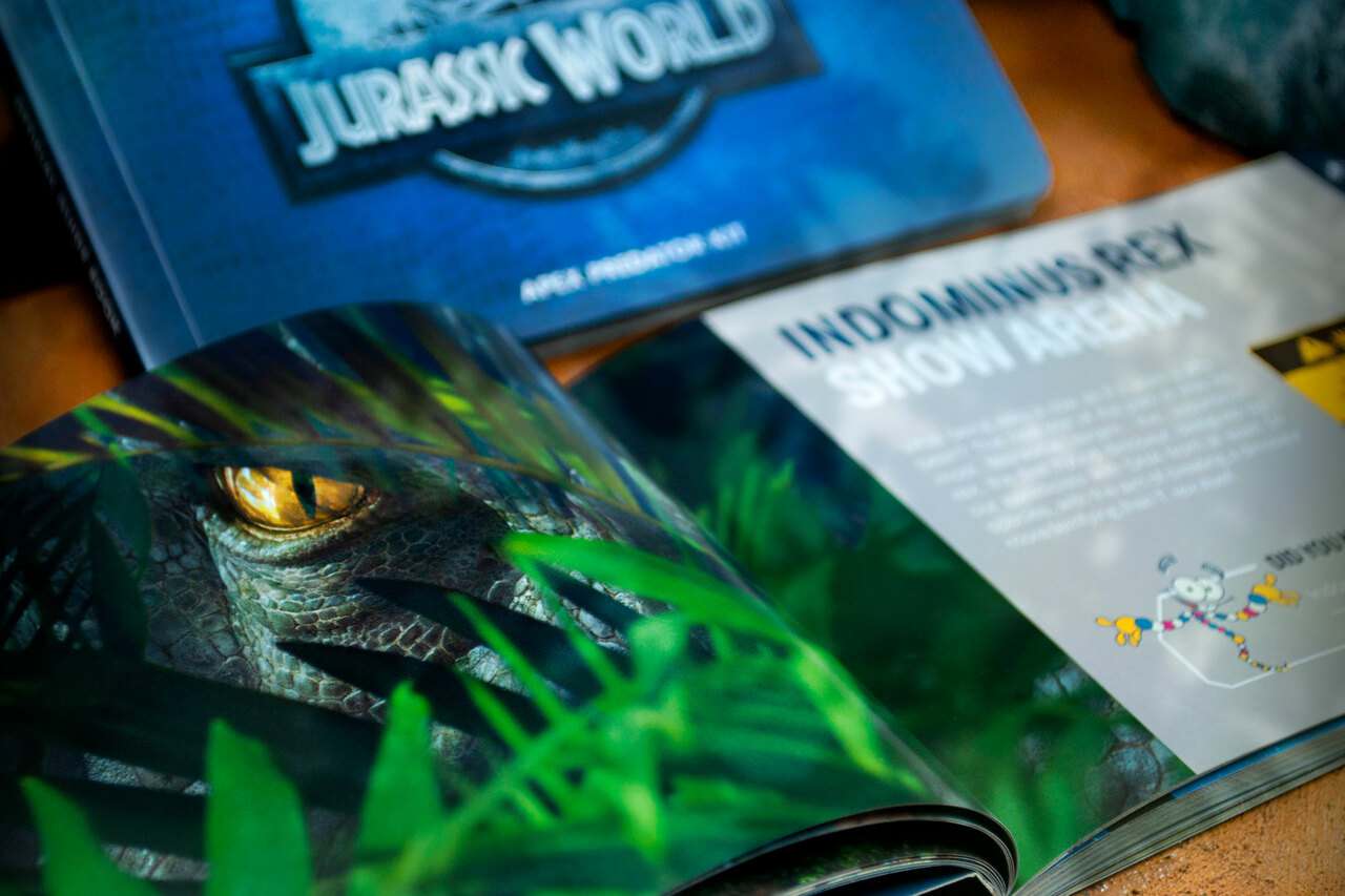DOCTOR COLLECTOR JURASSIC WORLD APEX PREDATOR KIT REPLICA