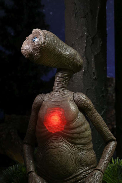 E.T. 40TH ANNIVERSARY DELUXE LED CHEST ACTION FIGURE